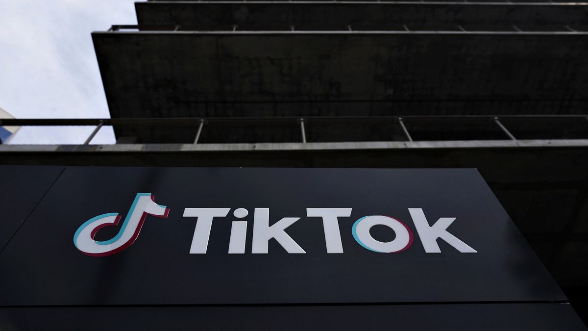 ЕС требует “срочных” ответов от TikTok о выборах в Румынии
