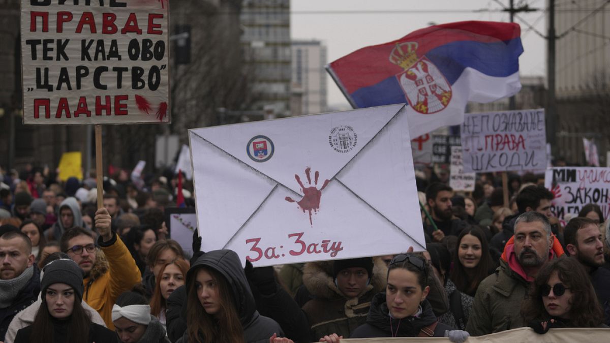 Студенты в Сербии требует привлечь к ответственности виновных в трагедии в Нови-Саде