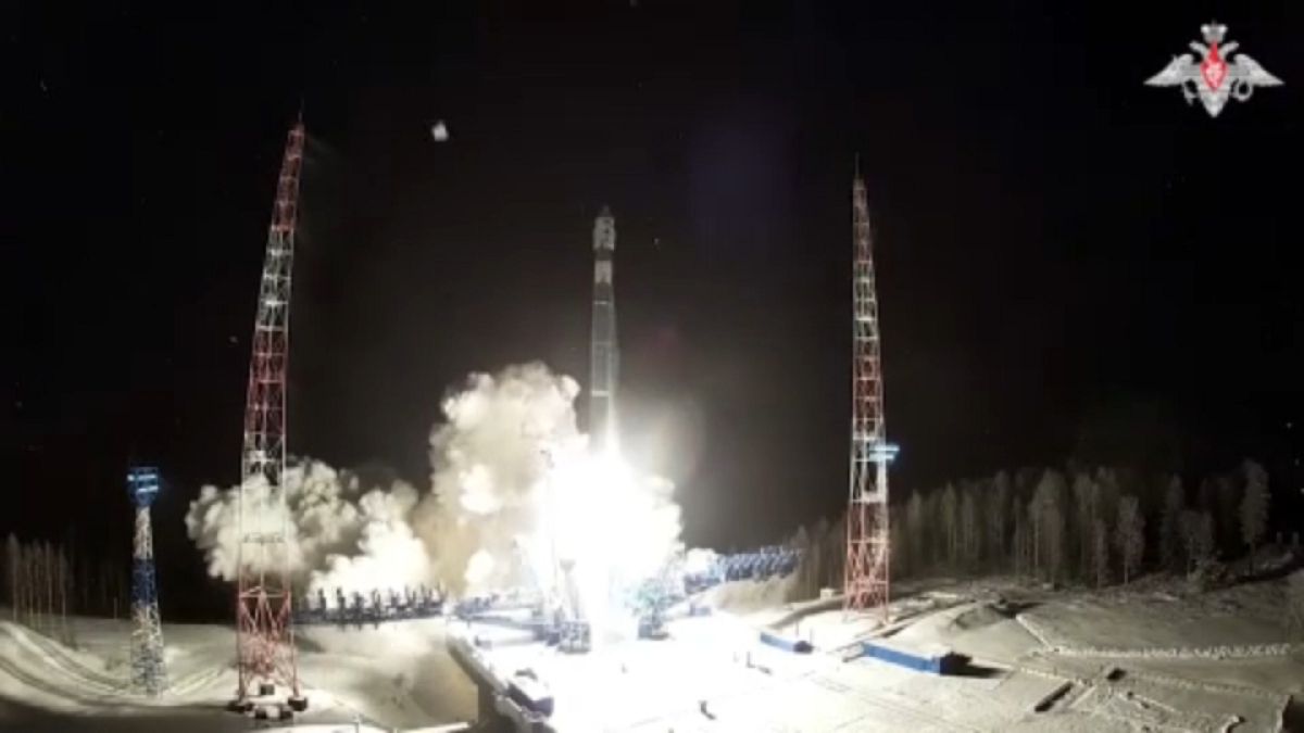 ВКС провели запуск ракеты-носителя “в интересах обороны”