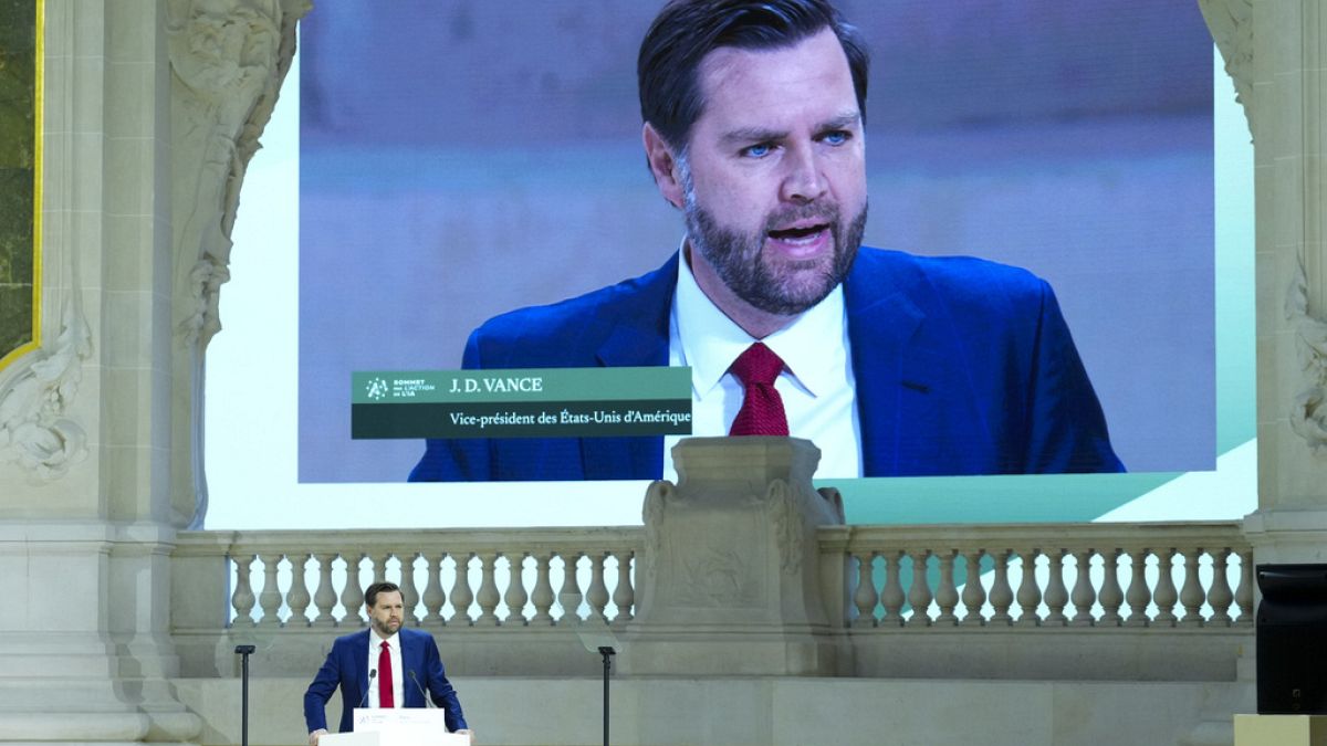 Джей Ди Вэнс выступил против “чрезмерного регулирования” ИИ