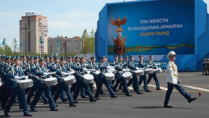 Большой военный парад в Астане