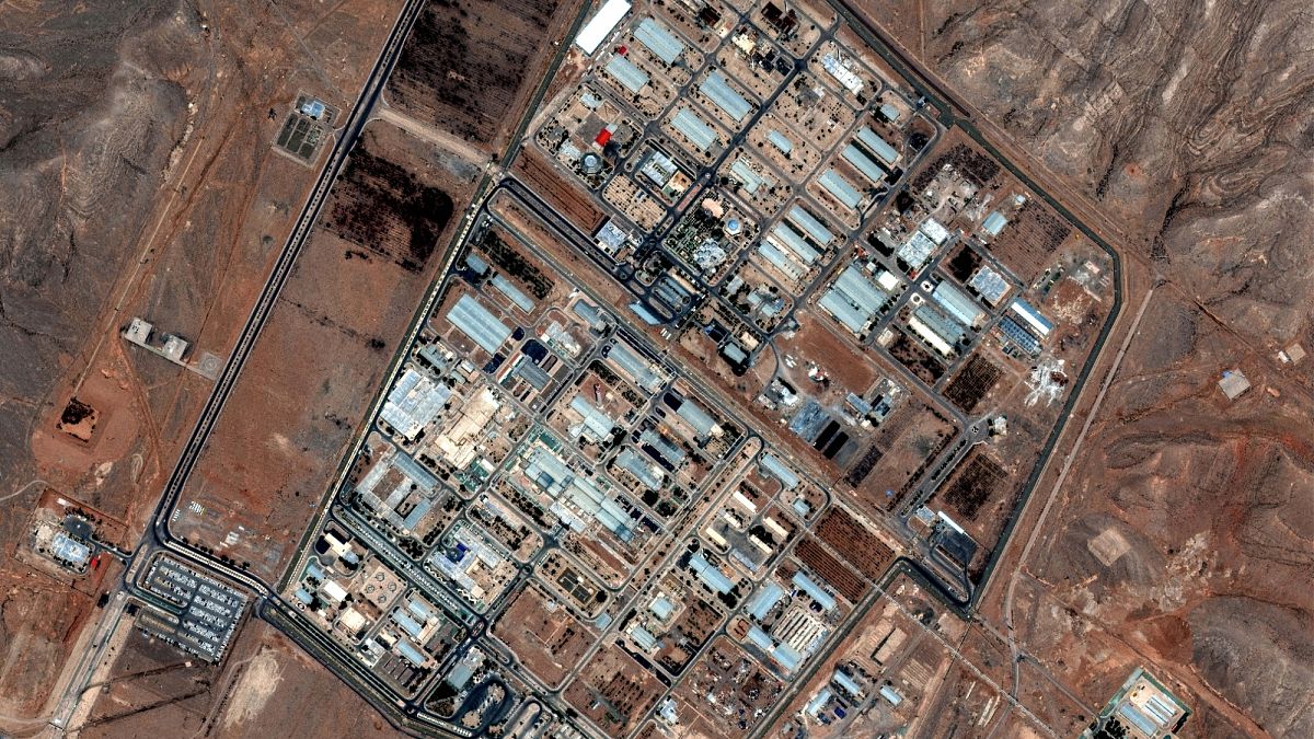 Израильские военные призвали Иран к эвакуации на заводах по производству оружия