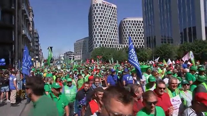 Отмена рейсов в аэропортах Брюсселя и Шарлеруа из-за всеобщей забастовки Отмена рейсов в аэропортах Брюсселя и Шарлеруа из-за всеобщей забастовки