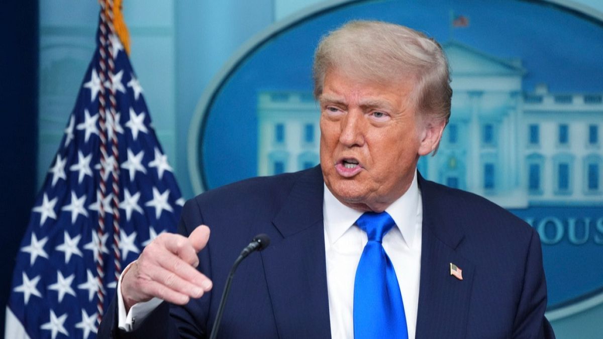 Дональд Трамп подписал указ о снятии санкций с Сирии