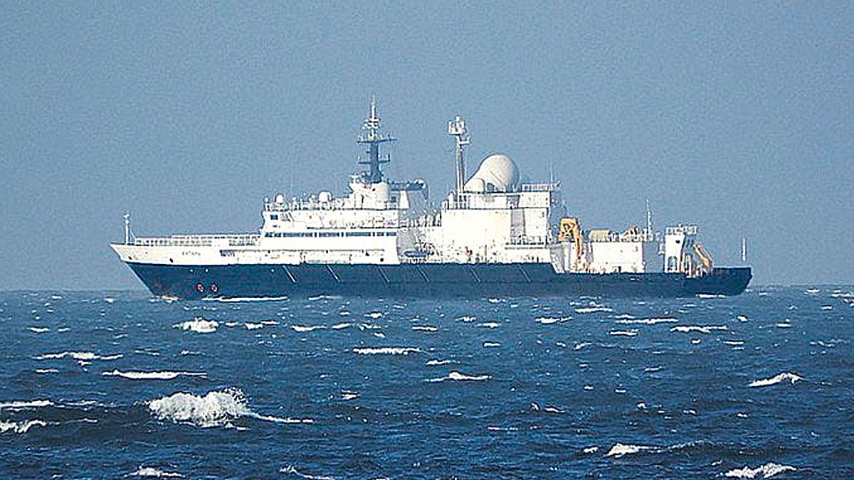 ВМС Португалии отслеживают российскую угрозу подводным кабелям