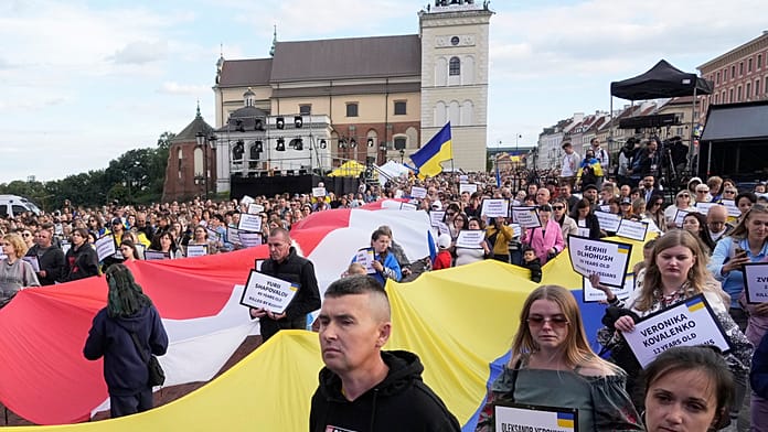 День независимости Украины в Варшаве: диаспора вышла на Замковую площадь