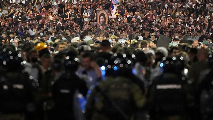 Сербия: четвёртая ночь беспорядков в Белграде, Нови-Саде и других крупных городах