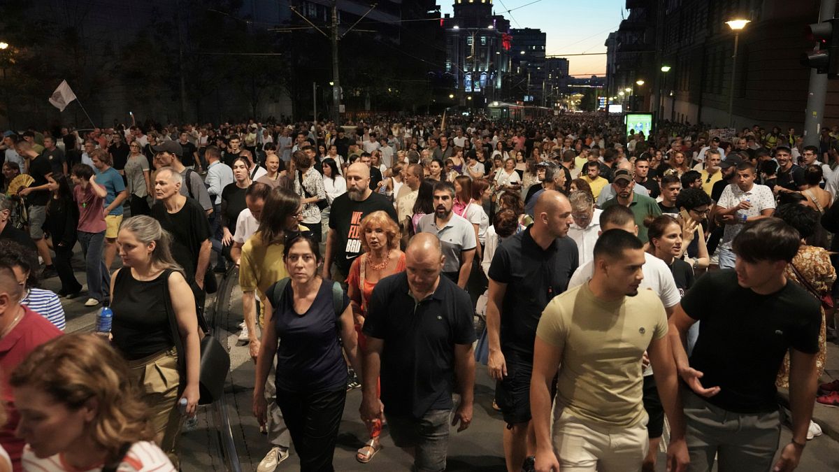 Видео. Трагедия в Нови-Саде: демонстранты маршем прошли по Белграду